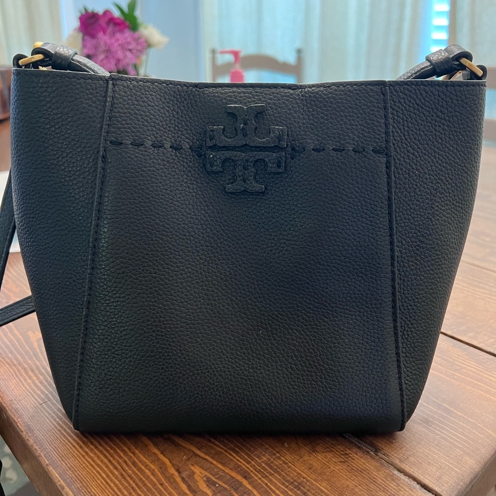 Tory Burch Small bucket bag. Rarely used. Crossbody strap